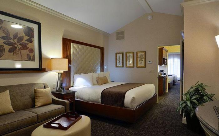Eden Resort & Suites - Best Western Premier Collection