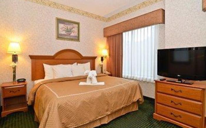 Comfort Suites Wilmington near Downtown