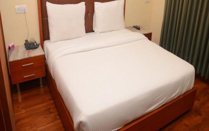 La Silver Leaf Hotel