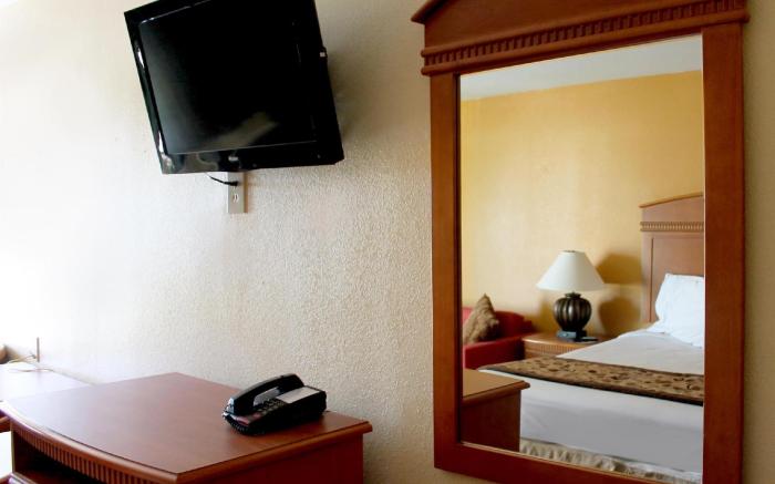 Americas Best Value Inn "FROST BANK CENTER"