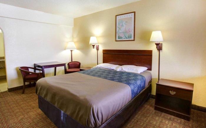 Econo Lodge San Marcos University Area