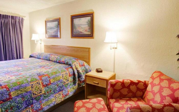 Days Inn by Wyndham Waco University Area