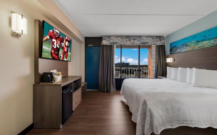 Red Roof PLUS+ & Suites Virginia Beach – Seaside