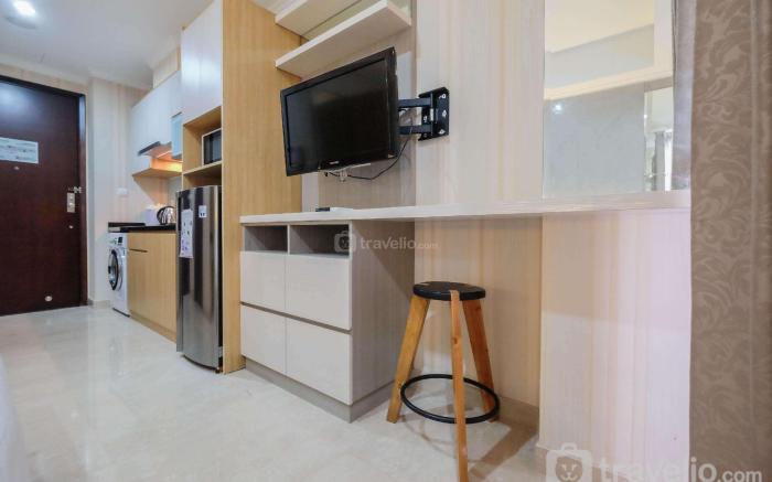Cozy Studio Room Apartment MentengPark By Travelio