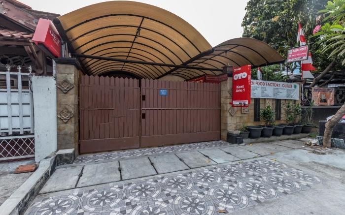 OYO 1082 Kost Arie 1