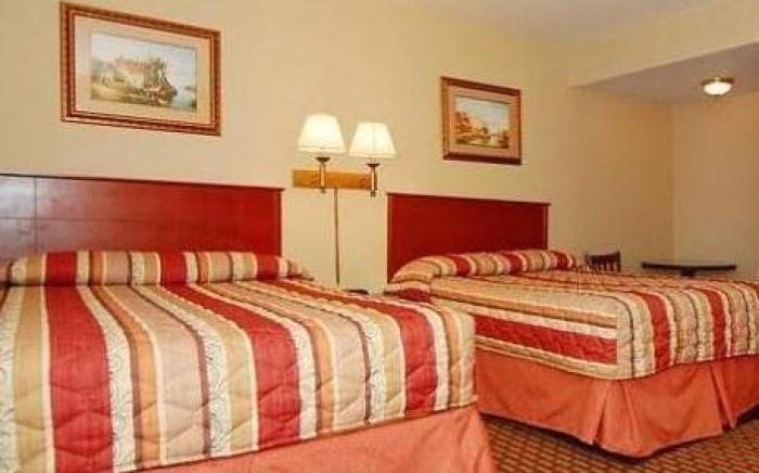 Rodeway Inn MacArthur Airport