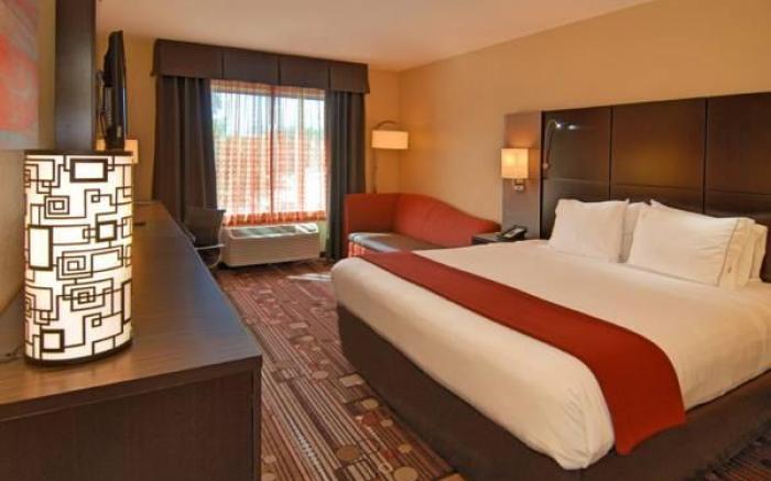 Holiday Inn Express Cruise Airport By IHG