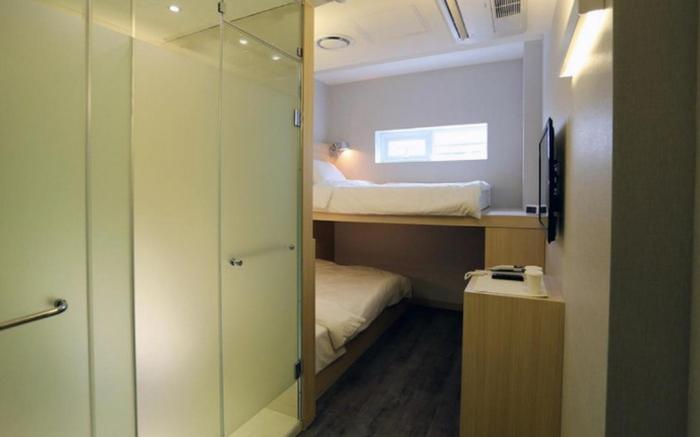 Hotel 8 Hours