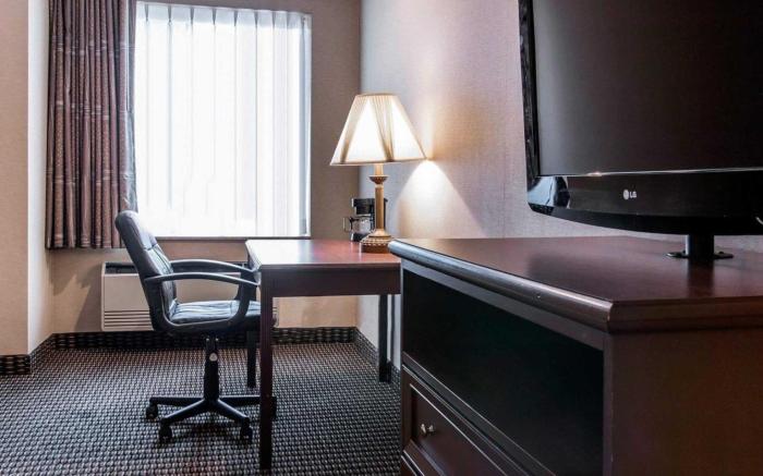 Wingate by Wyndham Livonia