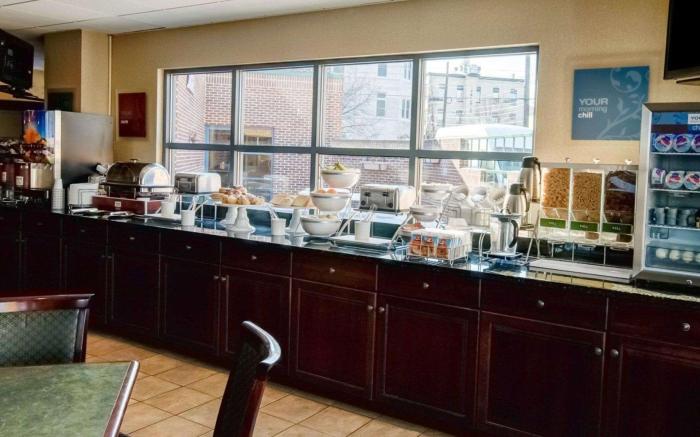 Comfort Suites Bethlehem Near Lehigh University and LVI Airport