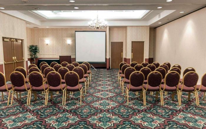 Comfort Suites Bethlehem Near Lehigh University and LVI Airport