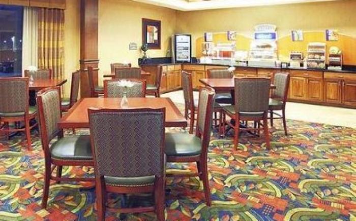 Holiday Inn Express Suites Little Rock West By IHG