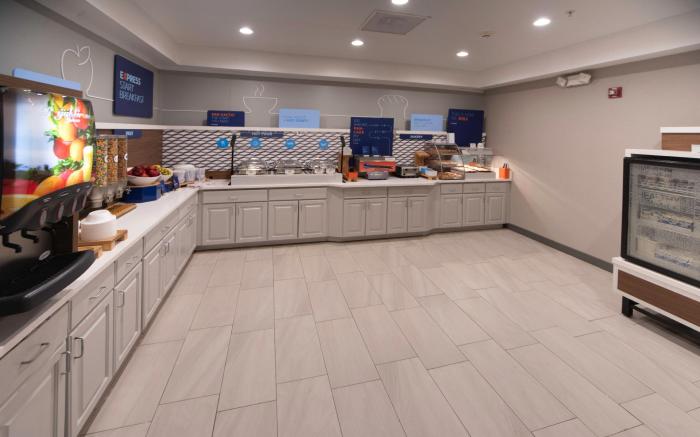 Holiday Inn Express Suites Little Rock West By IHG