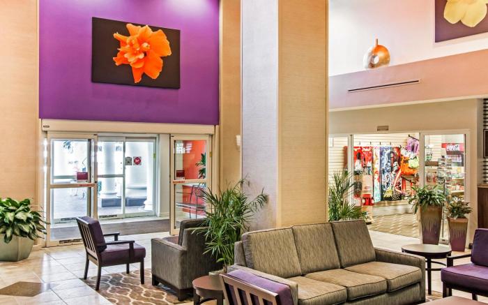 Comfort Suites Maingate East