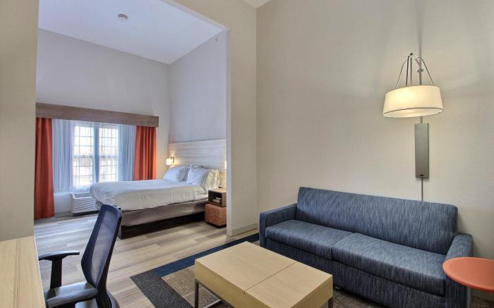 Holiday Inn Express Hotel & Suites Milwaukee Airport By IHG