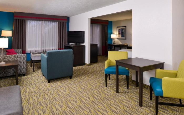 Holiday Inn Express Hotel & Suites Omaha West By IHG