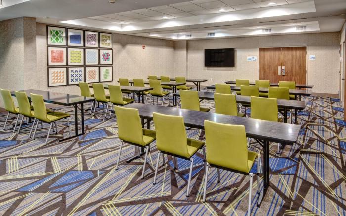 Holiday Inn Express And Suites Memphis Southwind By IHG
