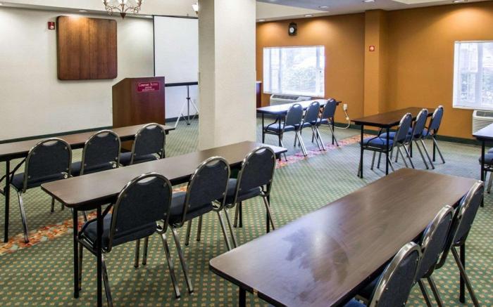 Comfort Suites Airport