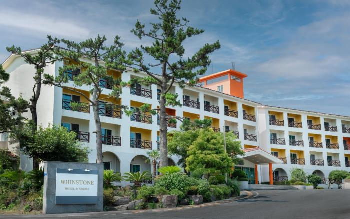 Whinstone Hotel and Resort