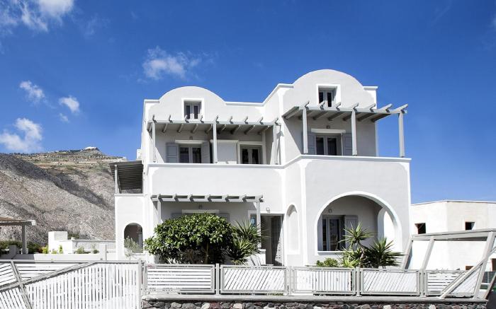 Privee Santorini Hotel