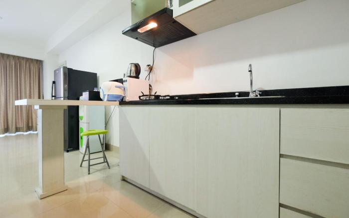 Cozy Studio at Tamansari The Hive Apt By Travelio
