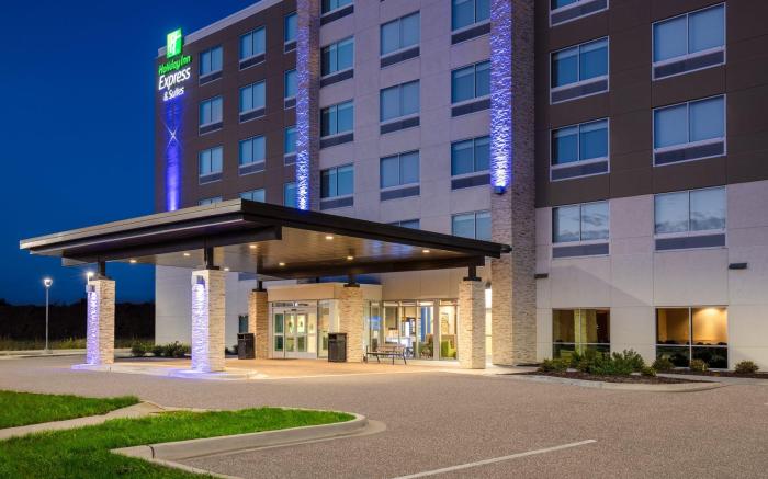 Holiday Inn Express And Suites Beloit By IHG