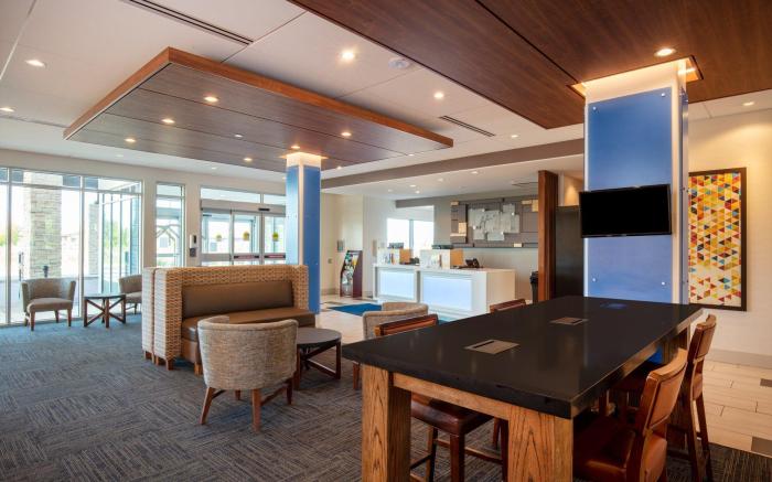 Holiday Inn Express And Suites Beloit By IHG
