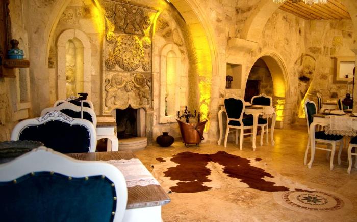 Elika Cave Suites 