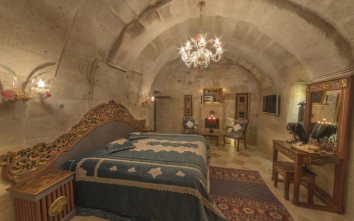 Elika Cave Suites 