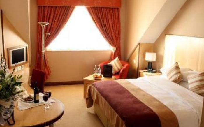 La Mon Hotel & Country Club