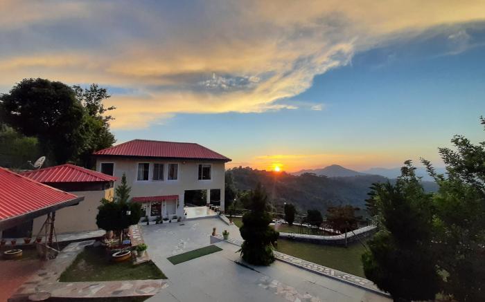 Mist n Meadows Resort