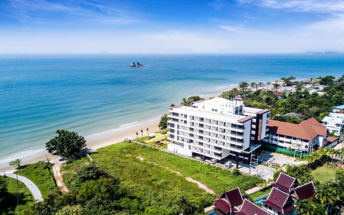 Escape Condominiums Beachfront Suite Studio - E156
