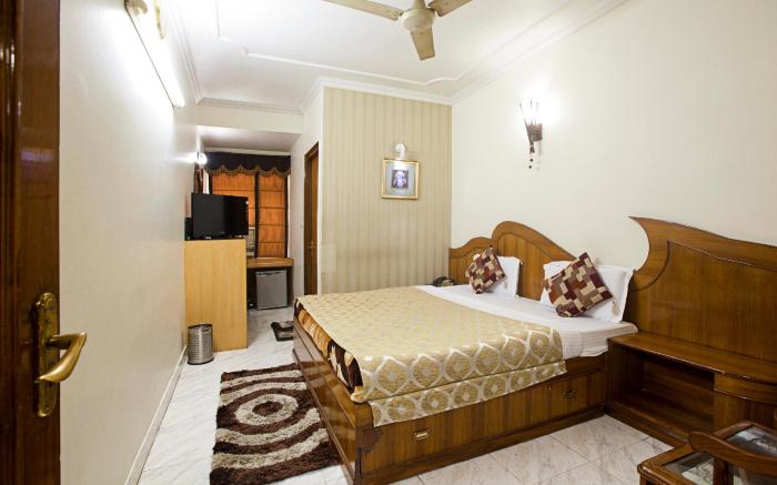 Capital O 329 Hotel C-Park Inn