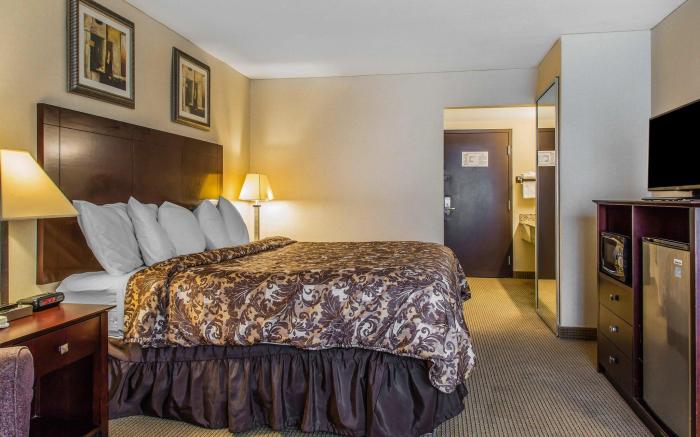 Rodeway Inn & Suites