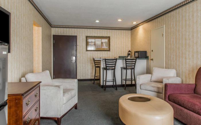 Rodeway Inn & Suites
