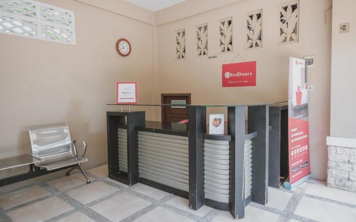 RedDoorz Syariah near Jamtos Jambi 2