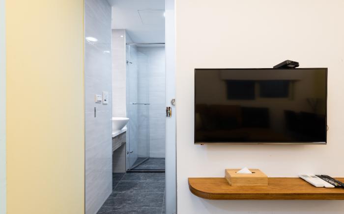 MRT Downtown Stylish B Apt 2-5P