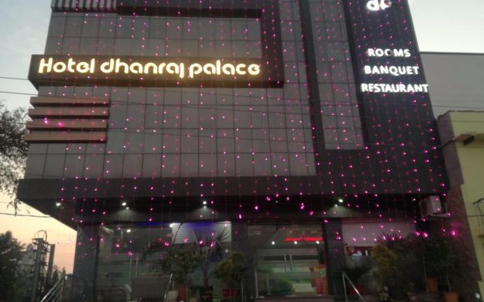 Hotel Dhanraj Palace