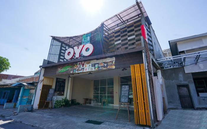 Hotel O Surabaya near Surabaya Town Square formerly Kupang Gunung Residence