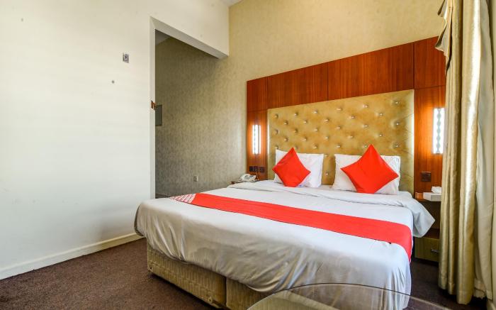 OYO 271 Parasol Hotel