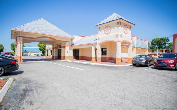 OYO hotel Greensboro east I 40