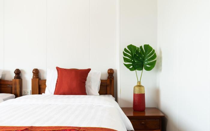 Two bedroom and one living room(business F）