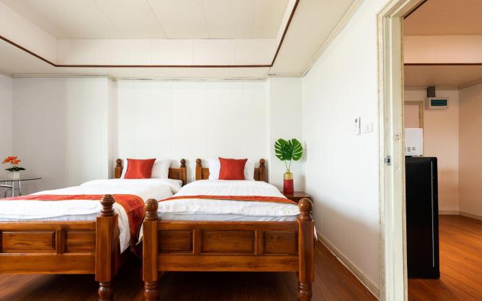 Two bedroom and one living room(business F）