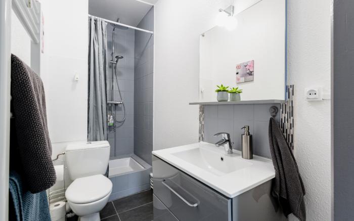 MyHome Basel 1A44, Great Location, New Large Apart