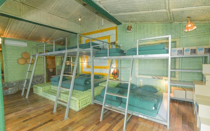 Manh Nu floating house