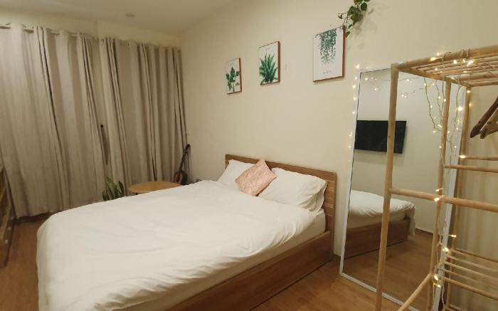 Boutique,cozy studio,west lakeview,couple getaway