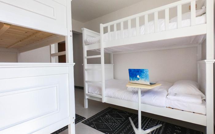 Path Cross 2 Bunk beds room with private bathroom