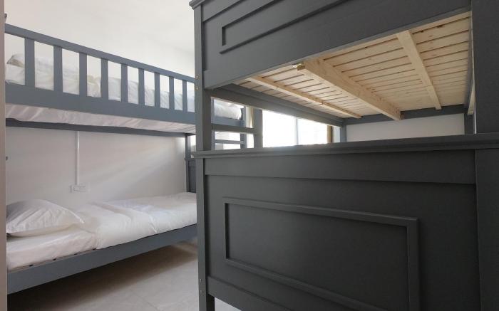 Path Cross 2 Bunk beds room with shared bathroom