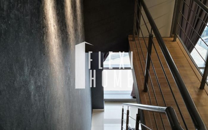 NETFLIX Pinnacle PJ Industrial Duplex - Flexihome 