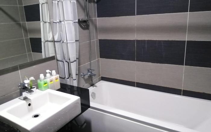 B17 3~KSL Mall ~ Bathtub ~Netflix ~Pool View~5 pax